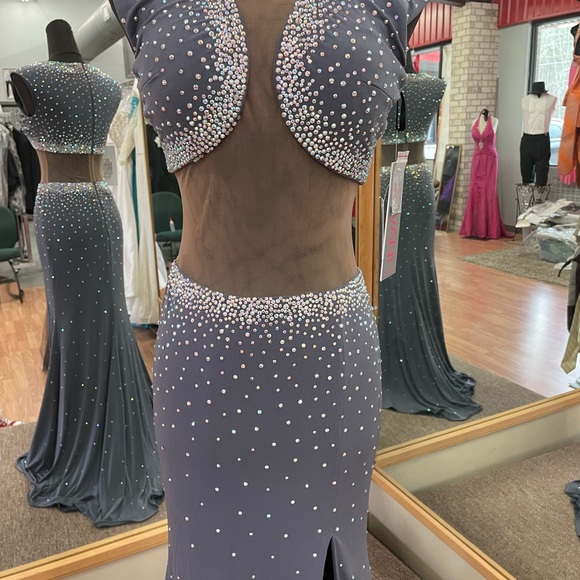 Wow $275 WOW Stunning Formal Gown by JOVANI Grey Size 6 LAST REDUCTION NEED SALE - Picture 3 of 14